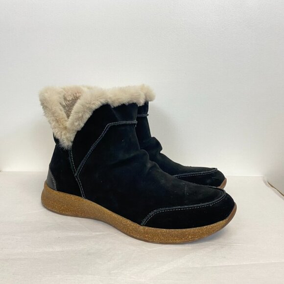 Taos Future Mid Black Suede Pull On Booties - Picture 3 of 12